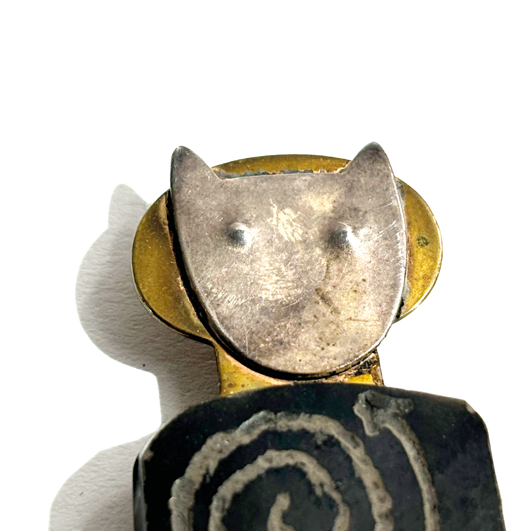 SPIRIT PIN CAT by Patricia McCleery, USA #E0001